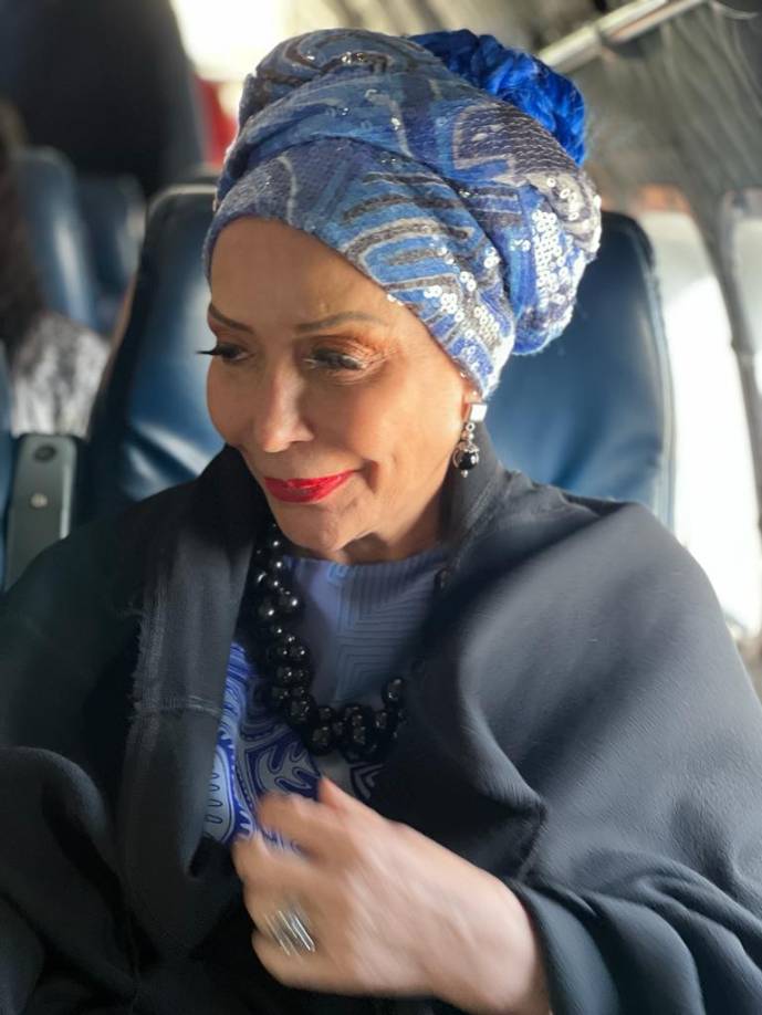 “Piedad Córdoba fue una mujer golpeada por un época y una sociedad. Luchó toda su vida madura por una sociedad más democrática. Su cuerpo y su mente no resistieron la presión de una sociedad anacrónica, que aplaudía los ajustamientos de jóvenes, que odiaba el dialogo y la paz, que odiaba a los negros, a los indígenas y a los pobres, que la trataba como una criminal”, expresó Petro en sus primeras líneas.