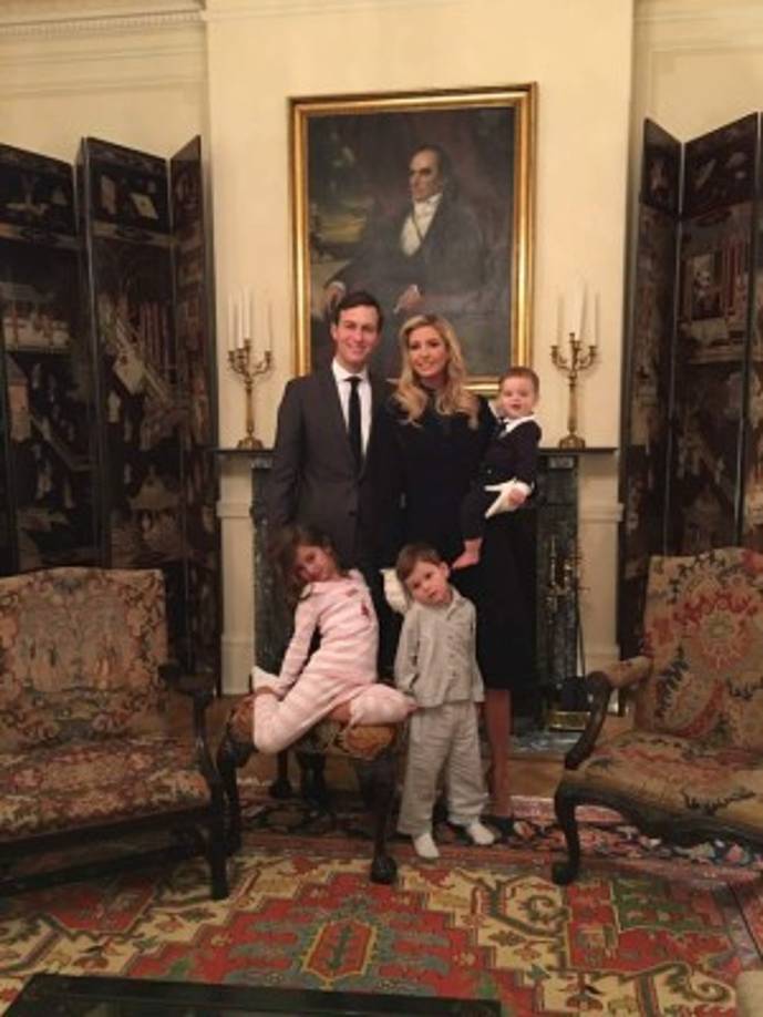 Ivanka también comparte imágenes de su familia en la Casa Blanca.
