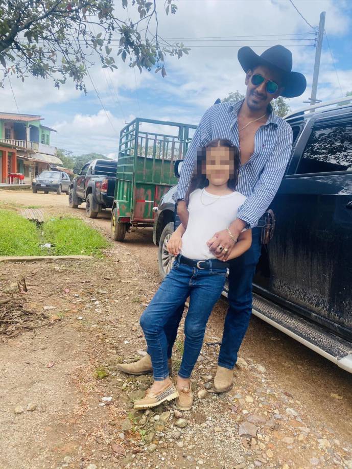 A Saúl le sobrevive una niña de unos ocho años.