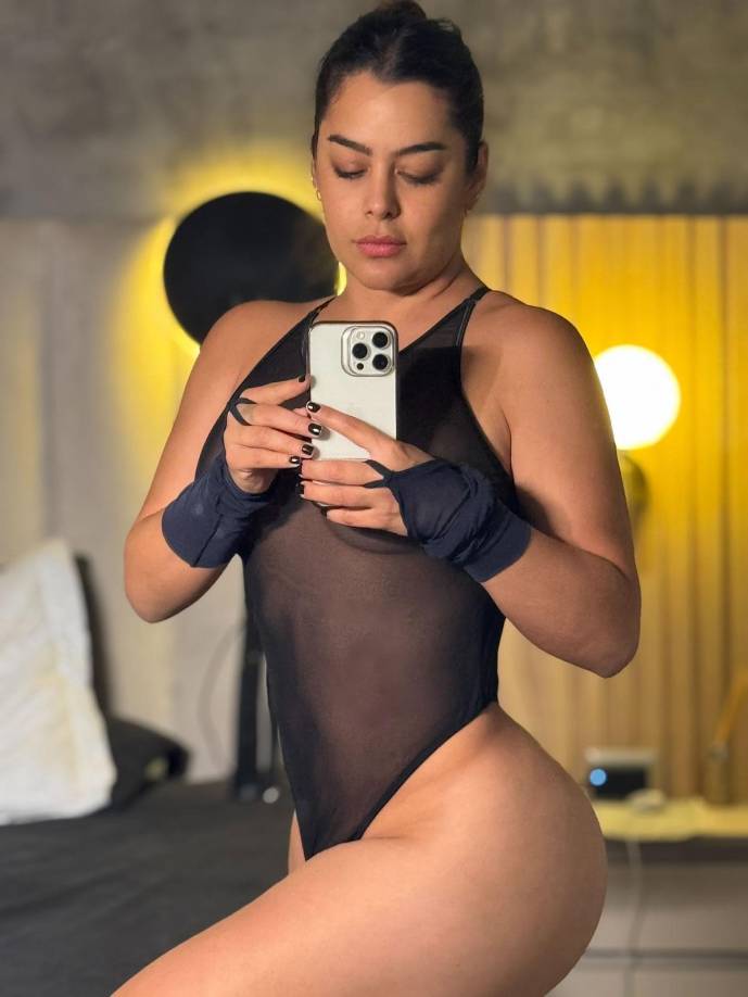 Quince años después del Mundial de Sudáfrica, la guaraní se dedica al periodismo y modelaje, dicta clases formativas en OnlyFans para todas las mujeres de Paraguay con el fin de cómo utilizar esta plataforma adecuadamente para subir el contenido que cada una crea.