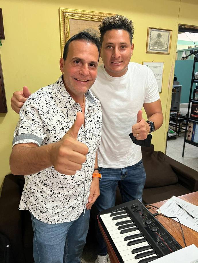 Tras varias temporadas en la Liga Nacional, el portero hondureño Kevin Hernández ha decidido hacerse a un costado del fútbol profesional. A sus 36 años de edad, el cancerbero catracho ha decidido firmar con el equipo Marathón Veteranos de San Pedro Sula, quien tiene como presidente al empresario Víctor Yuja.