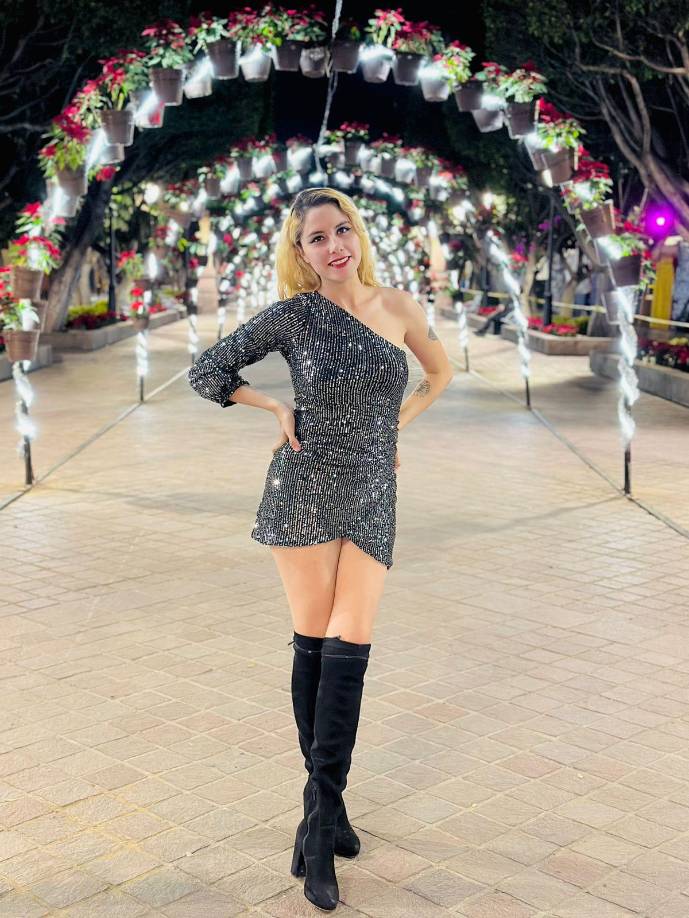 Claudia, gravemente herida, fue atendida por paramédicos de Protección Civil, quienes la trasladaron de urgencia a un nosocomio. Sin embargo, horas después, se confirmó su fallecimiento.