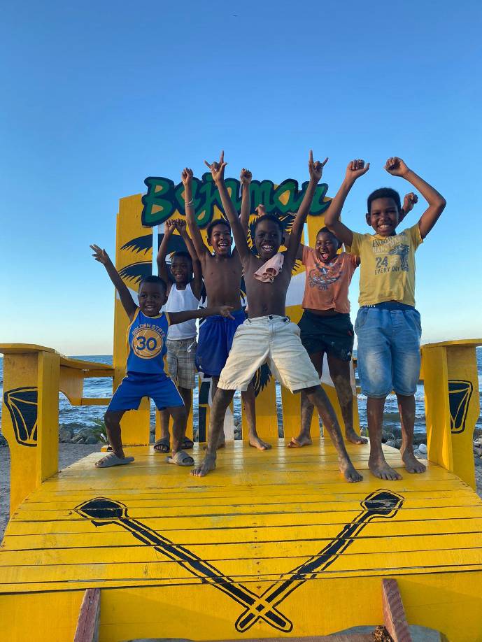 Los niños son la esperanza de cualquier país, y en Bajamar la lucha es para dejarle un legado a ellos