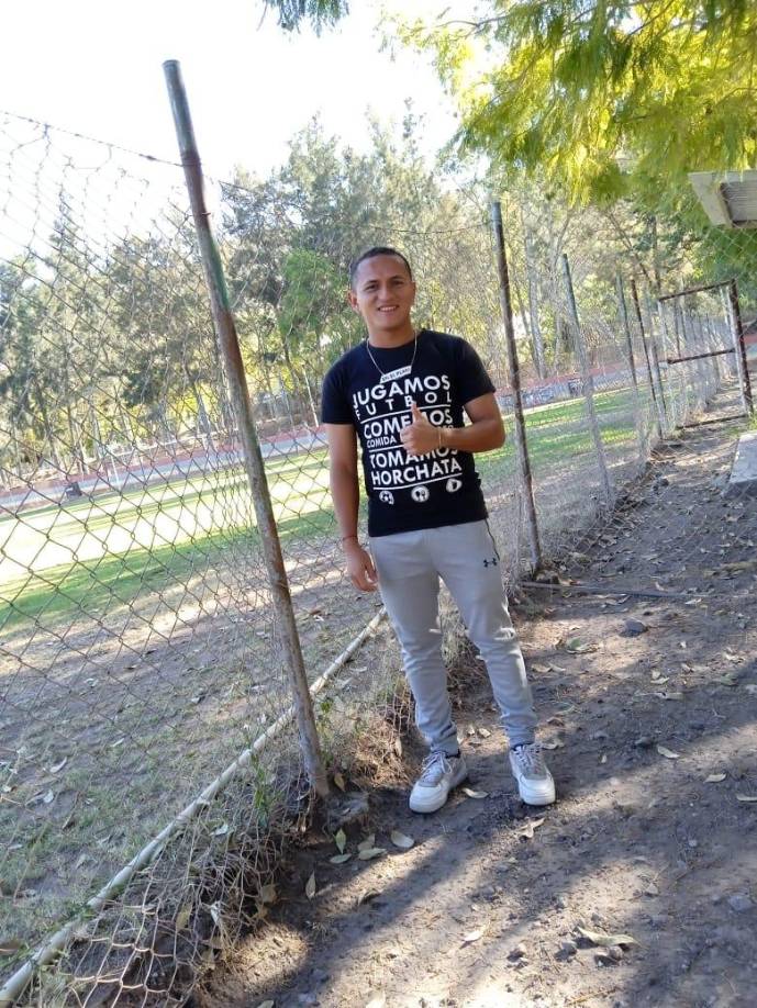 Álvaro les dio la cantidad de dinero a la espera de poder obtener los papeles para jugar, pero estos nunca le respondieron y como consecuencia el futbolista tomó la decisión de salir de la institución.