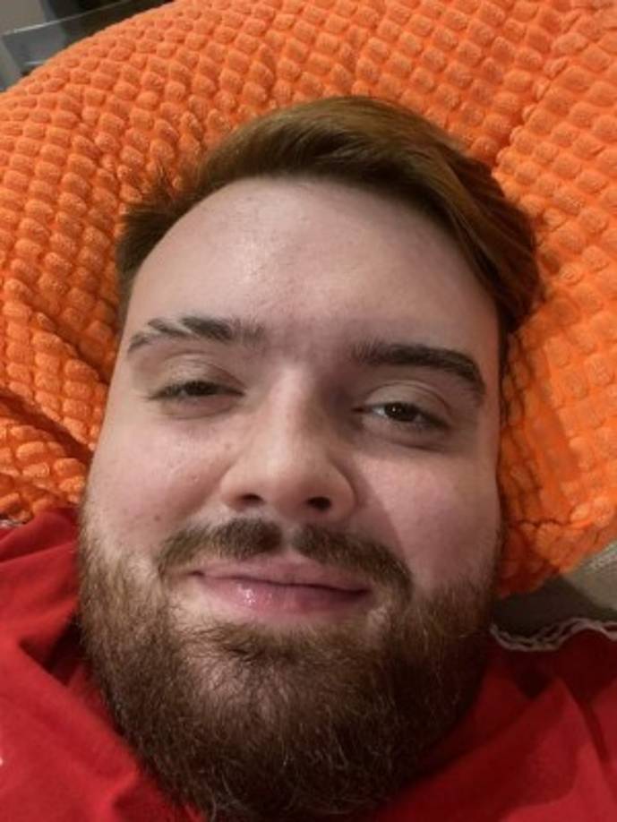 Ibai nació el 26 de marzo de 1995 en Bilbao y desde chico empezó a jugar videojuegos y a relatar las partidas de uno de sus amigos en videos de YouTube. Pero su carrera profesional comenzó a los 19 años cuando firmó para ser caster de la Liga de Videojuegos Profesional (LVP) de España, relatando en su mayoría partidas del juego League of Legends.<br/><br/>