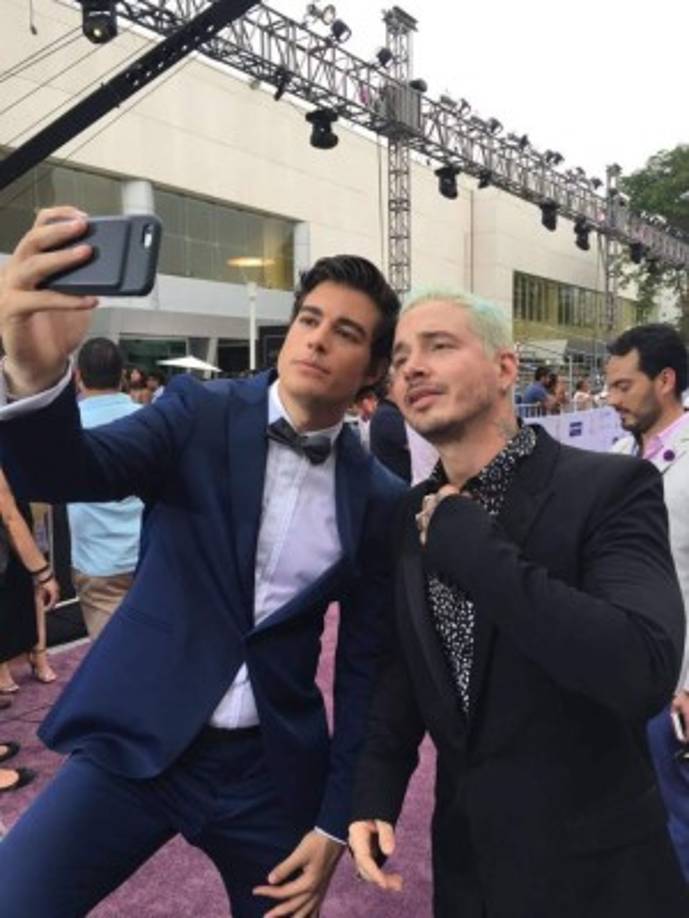 Danilo Carrera con JBalvin.
