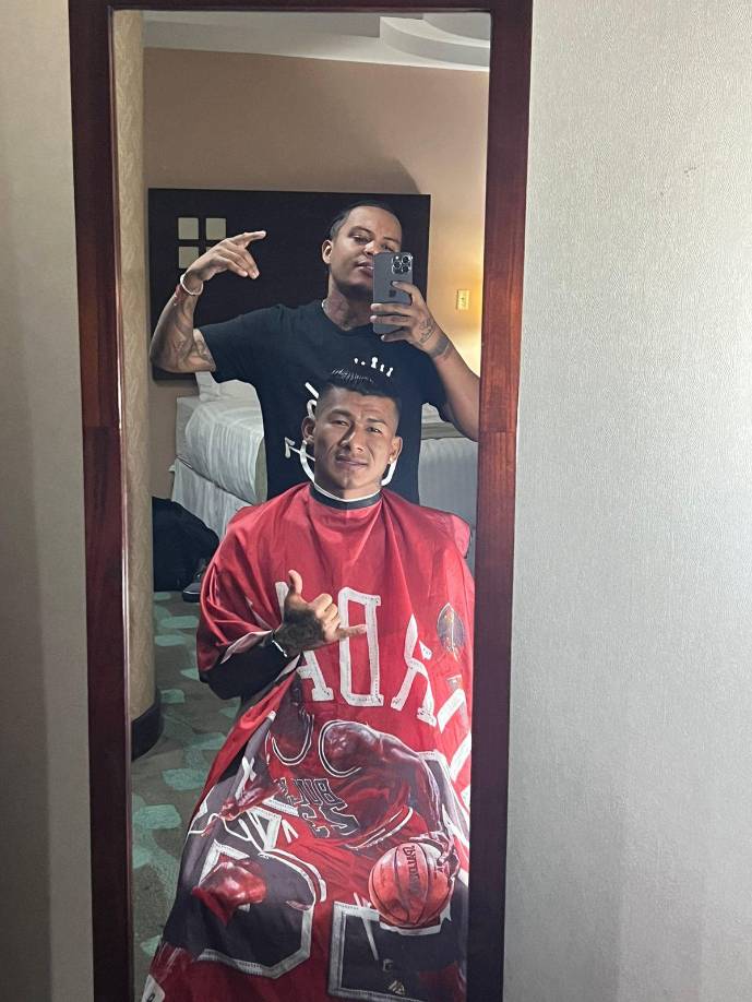 Iván “Chino” López fue otro de los clientes de Mario “Negrito” Núñez previo al duelo de la Nations League ante Granada. 