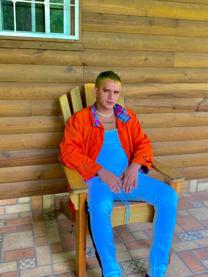 Otro seguidor lamentó profundamente su pérdida con estas palabras: “Dios te ha llamado. Gracias por los momentos de risa que nos regalaste. Vuela alto, te amo. Pronto nos veremos y estaremos juntos”.