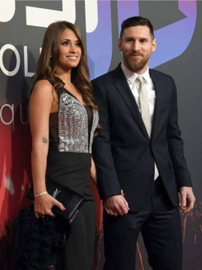 Antonela Roccuzzo brilló con su belleza junto a Messi.