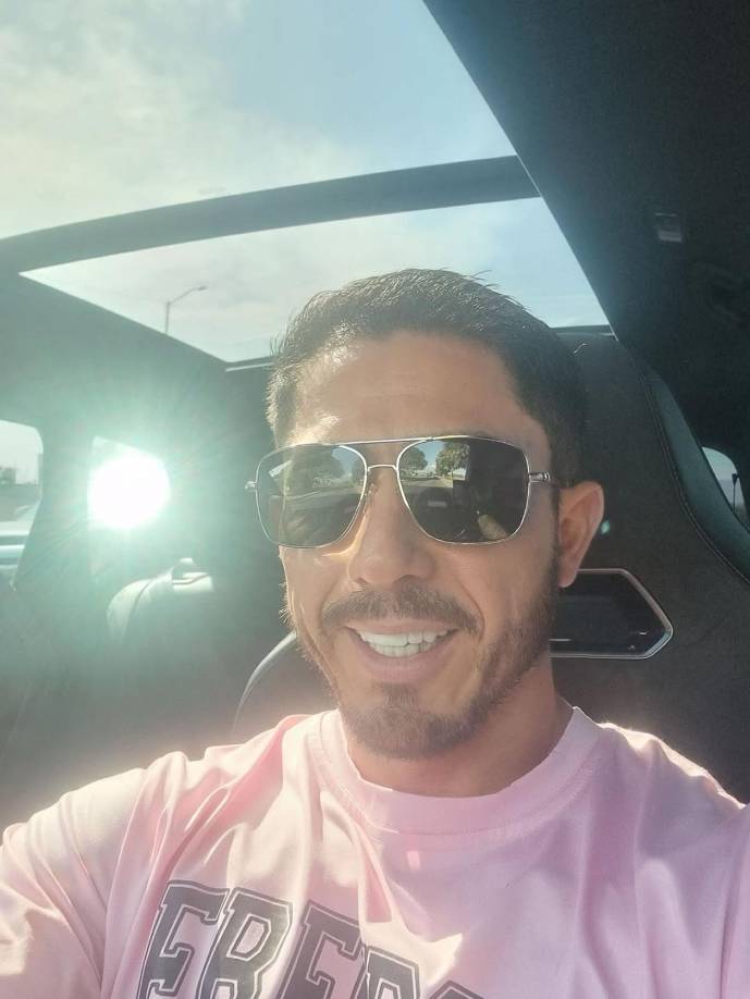 El asesinato de Christian Flores ha generado conmoción entre sus familiares, amigos y seguidores, quienes lo recuerdan como un hombre trabajador y apasionado por su profesión.