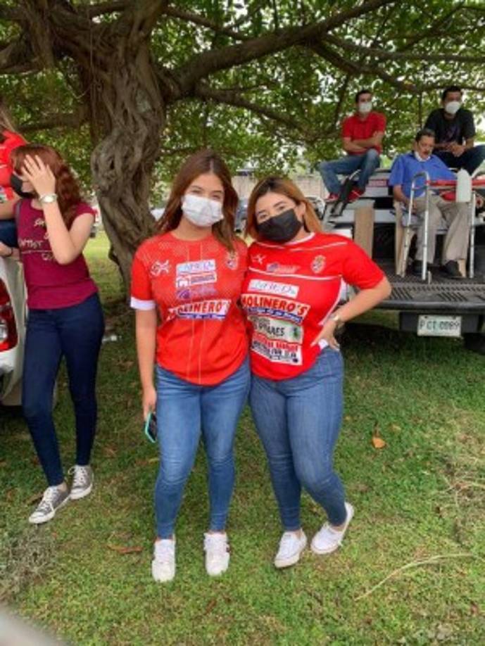 Las chicas han regresado a los estadios para disfrutar del fútbol de la Liga Nacional de Honduras.