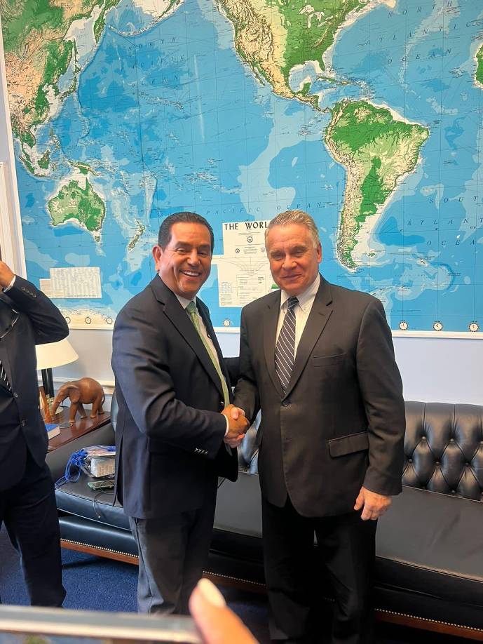 “Toño” Rivera, como también se le conoce, dijo que el motivo de su repentino viaje no está relacionado con la agresión sufrida, cuando fue herido en la cabeza y tuvieron que realizarle varios puntos de sutura, sino que se debe a una afección de salud de su hijo.