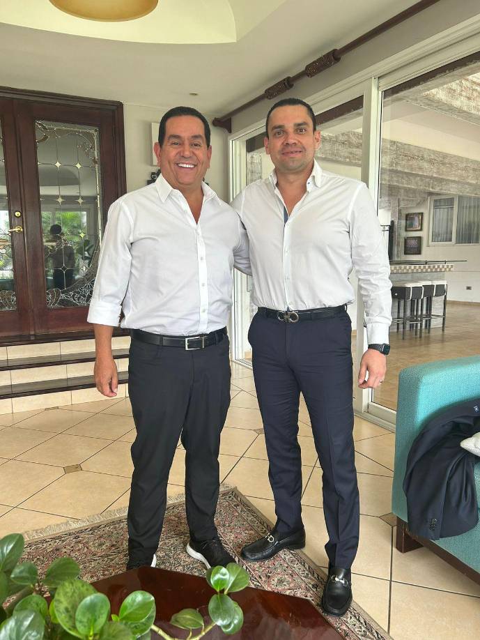 A través de sus redes sociales, Rivera Callejas aseguró que su destino es Miami, Florida, Estados Unidos, donde espera tratar a su hijo y desde allá, seguir pendiente de lo que ocurre en Honduras.