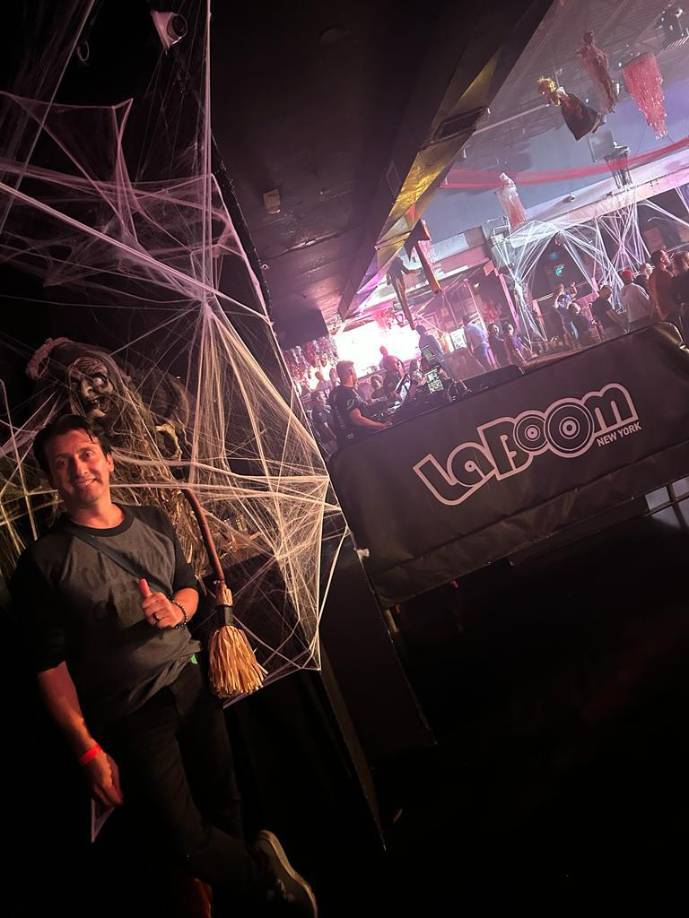 Francis tenía visa americana y el lunes 1 de enero había vuelto de Houston en donde había pasado Fin de Año con un amigo. 