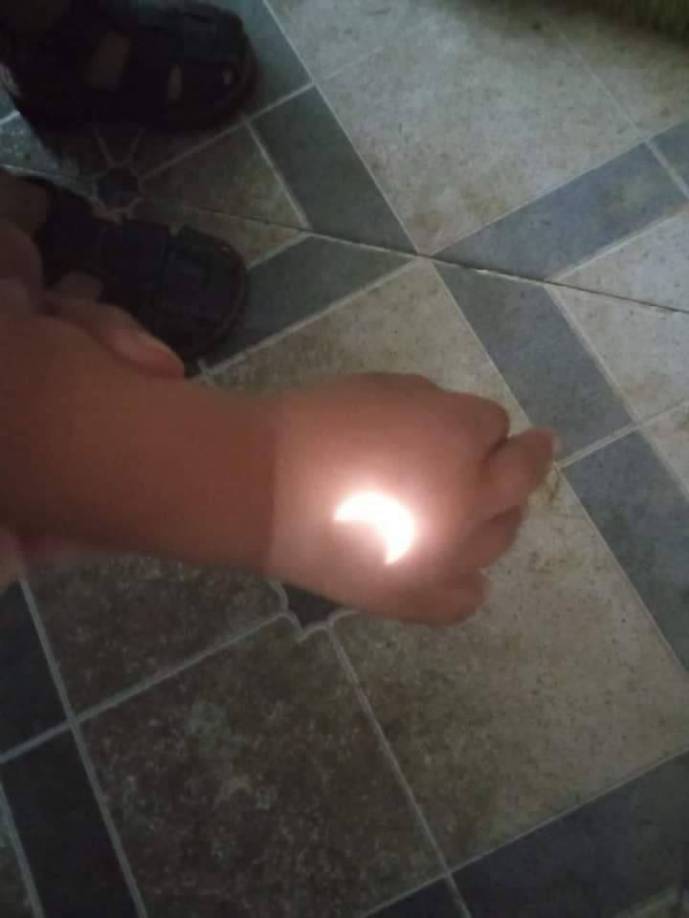 2. Otro de los cambios que notarás con este eclipse solar es que la temperatura bajará, obviamente la luz del sol que provoca el calor estará oculta por unos minutos, lógicamente el cambio de la temperatura no será extremo en Honduras porque el eclipse solar será parcial del 44%.