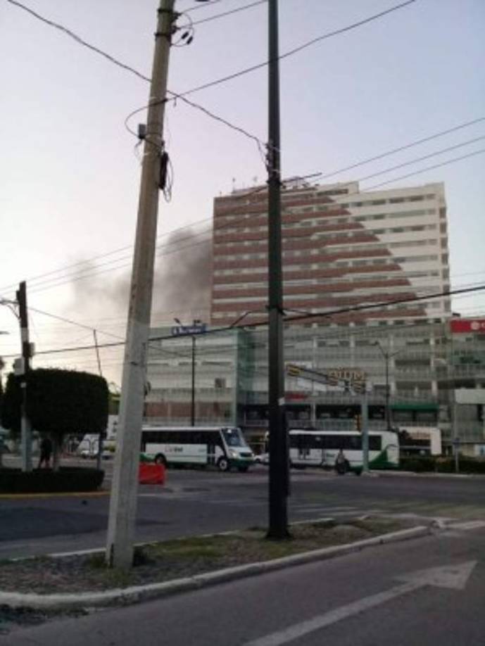 El incendio fue controlado y al final quedó en susto y pequeños datos materiales.