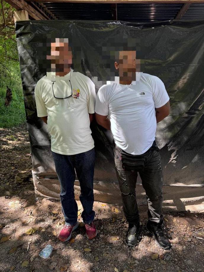 Los dos hombres capturados serán remitidos a los tribunales de justicia para que respondan sobre el origen de los 308 mil dólares que les incautaron.