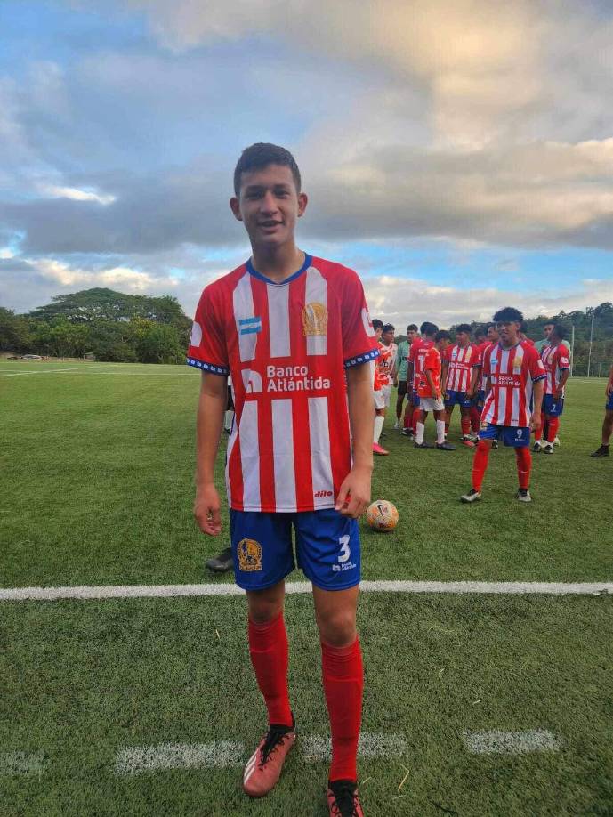 D´Alessandro Corea tiene aAño y medio de estar en las reservas especiales del Olimpia. German “El Patón” Mejía lo llevó e incluso le daba vivida mientras vivía en l capital