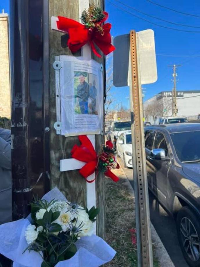 En las calles los vecinos han evidenciado el pesar por la muerte de los hermanos Quintano.