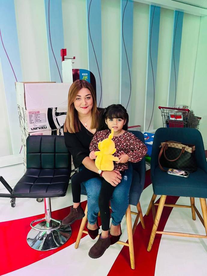 Ellas son las encargadas de Kids Marie Show en Youtube, la pequeña Marie y su madre Fabiola Paz.