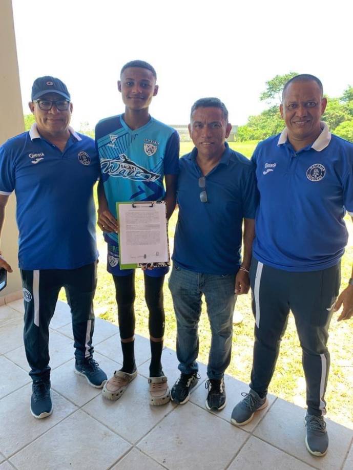 El Motagua fichó al hijo mayor de Georgie Welcome con apenas 17 años para el equipo de reservas. Se formó en las inferiores del Galaxy Roatán en donde ha logrado destacar como delantero. Ahora busca seguir los pasos de su padre a nivel nacional e internacional.