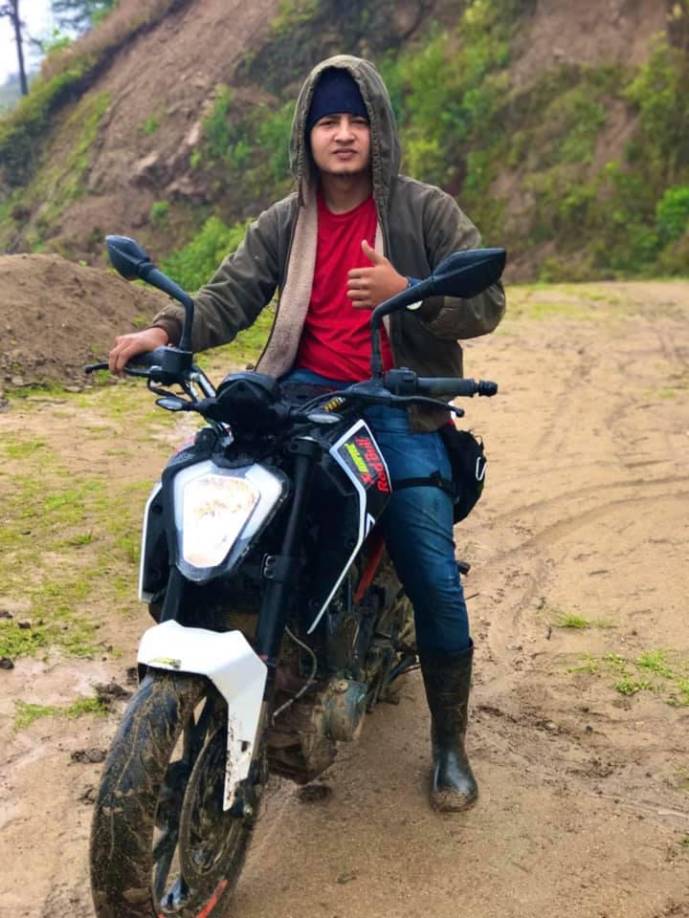 El accidente se produjo la mañana de este viernes, cuando fue embestido cerca de la residencial Las Colinas por un vehículo que iba a alta velocidad.