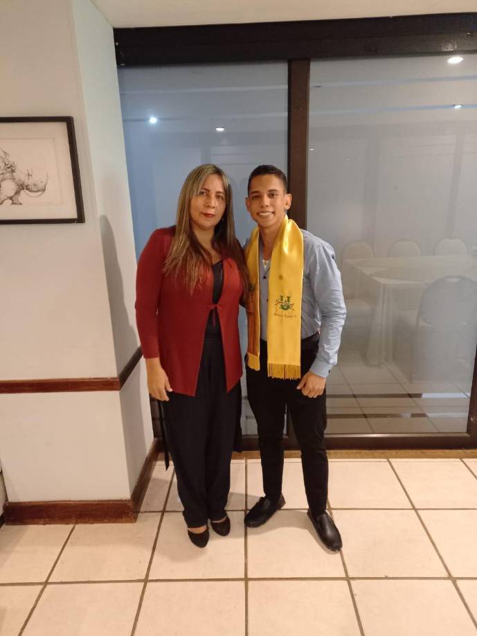 En ese instante, Ximena Martínez, la pareja de Royero Díaz, tomó el teléfono y le aseguró a la madre que su hijo había sufrido una caída. Después, cortó la llamada abruptamente.