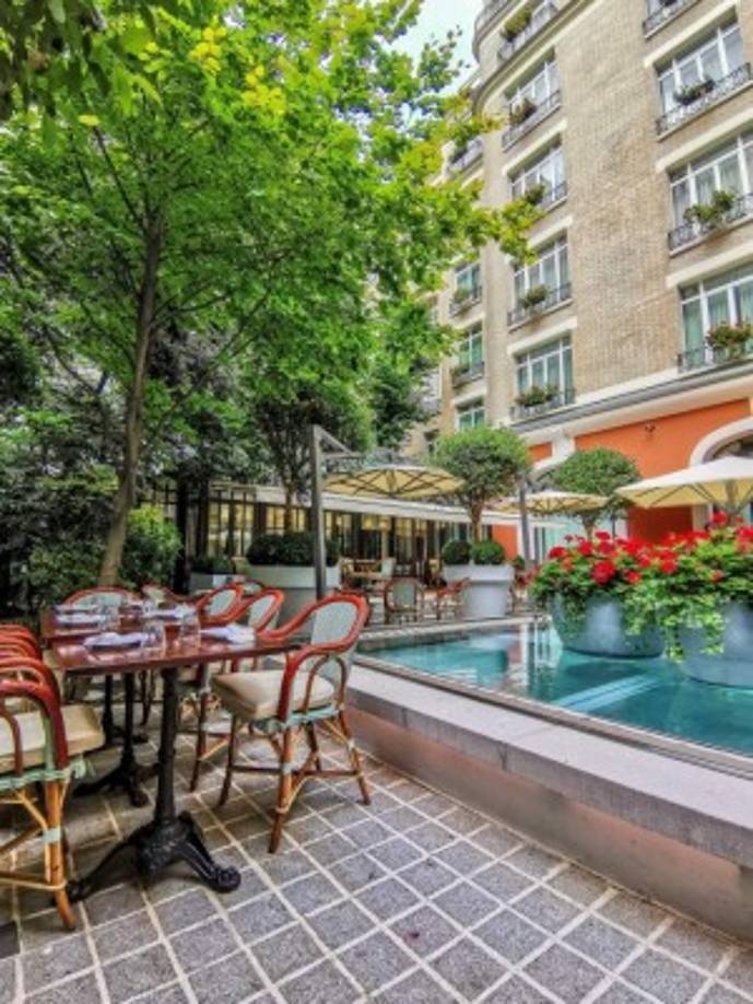 Messi y su familia se han instalado provisionalmente en el Royal Monceu de París, un hotel de cinco estrellas ubicado a poca distancia del Arco del Triunfo. La suite tiene un coste superior a los 15.000 euros diarios.<br/><br/>