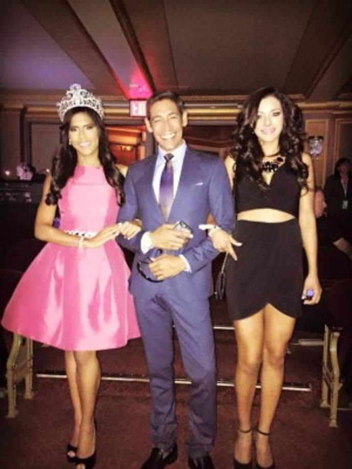 Johnny Lozada junto a Francisca Lachapel y Nathalia Casco.