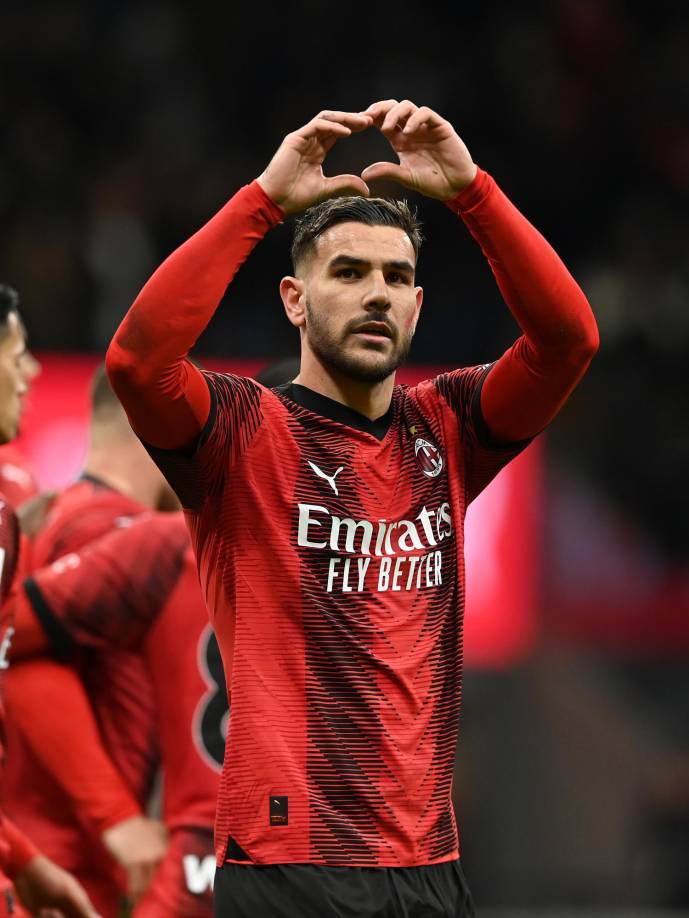 Informa Mundo Deportivo, que ante la posible salida de Alphonso Davies al Real Madrid, el Bayern Múnich tendría en el radar a Theo Hernández, que destaca en el Milan.