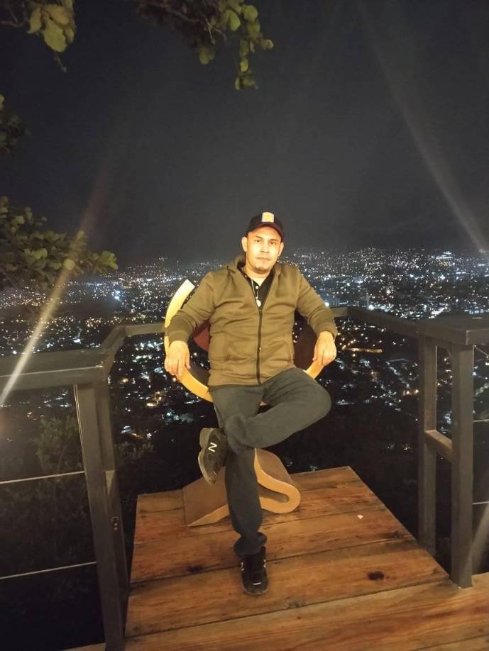 Los agentes le dispararon al carro y fue hasta en ese momento que se entregó.