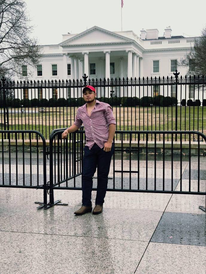 ”Es muy fuerte”, dijo su primo Jorge Tinoco, quien ha estado con Mario y su familia en todo momento.