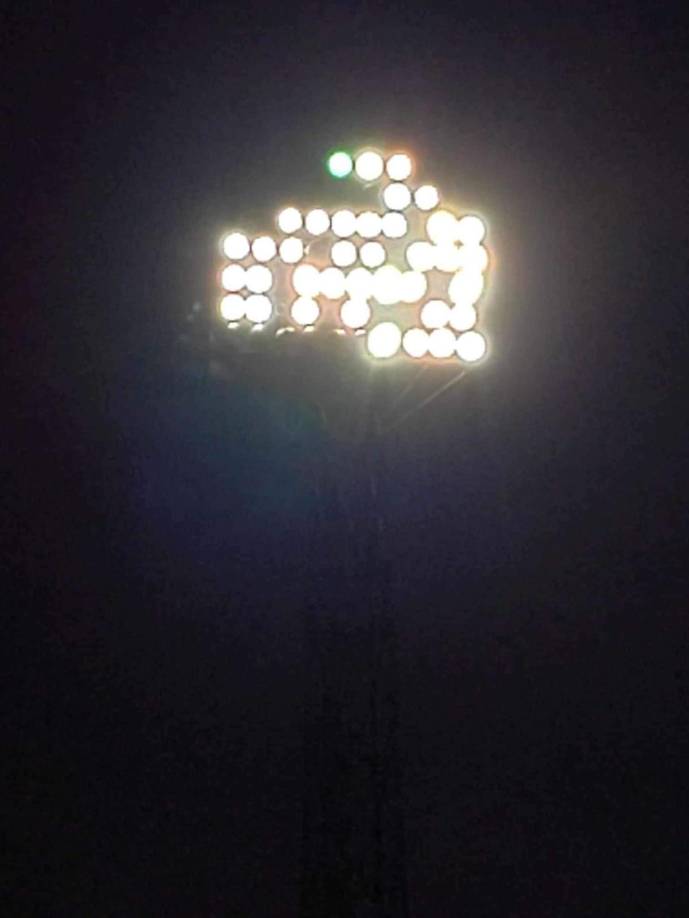 El estadio Ceibeño volvió a tener problemas con la energía eléctrica, situación que no ha sido resuelta en los últimos años.