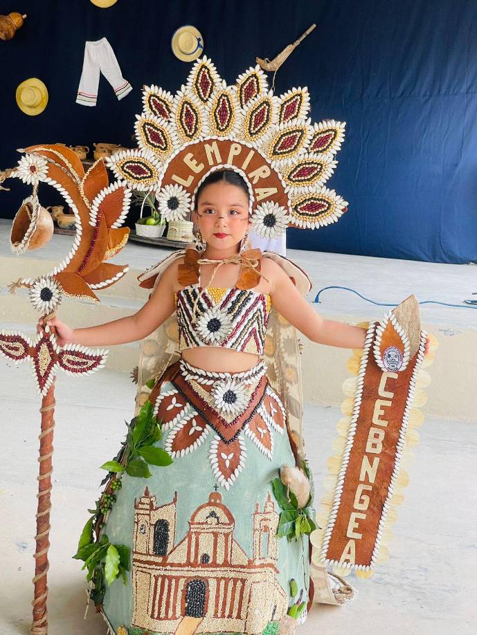 Camila Lizzeth Reyes Mejia de cuarto grado del Centro Educativo Evangélico Amigos de San Marcos, Ocotepeque fue electa India Bonita.