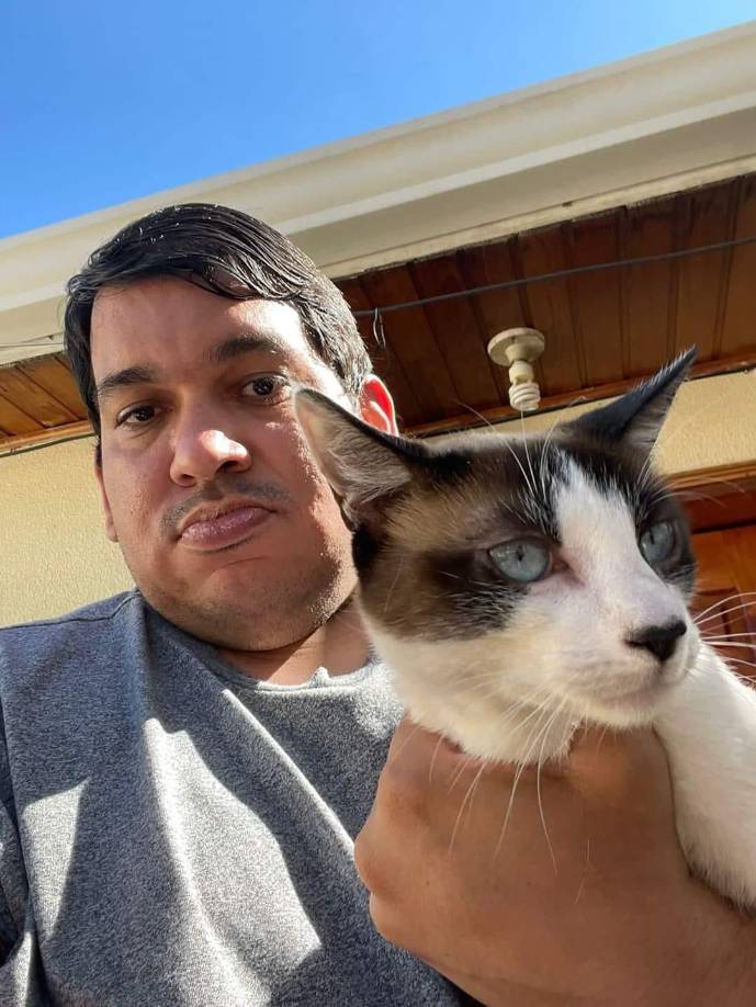 Usuarios indignados crearon en redes sociales la campaña “NO LE DEN EN ADOPCIÓN A SUS GATOS A ESTA PERSONA”. 