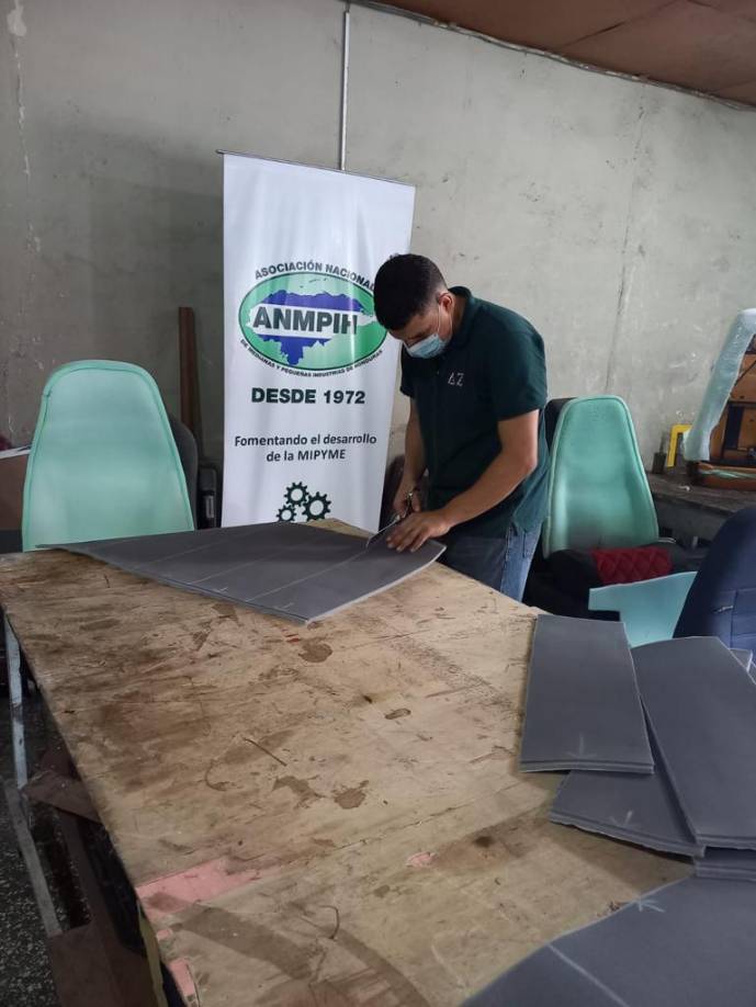 Cada taller tiene al menos 10 cupos disponibles.