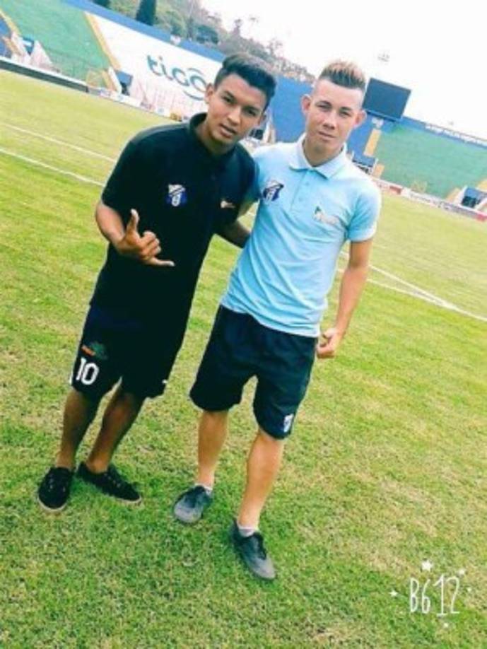 Héctor Flores (izquierda) es el hijo de la 'Tanqueta' Flores y milita en el Honduras Progreso.