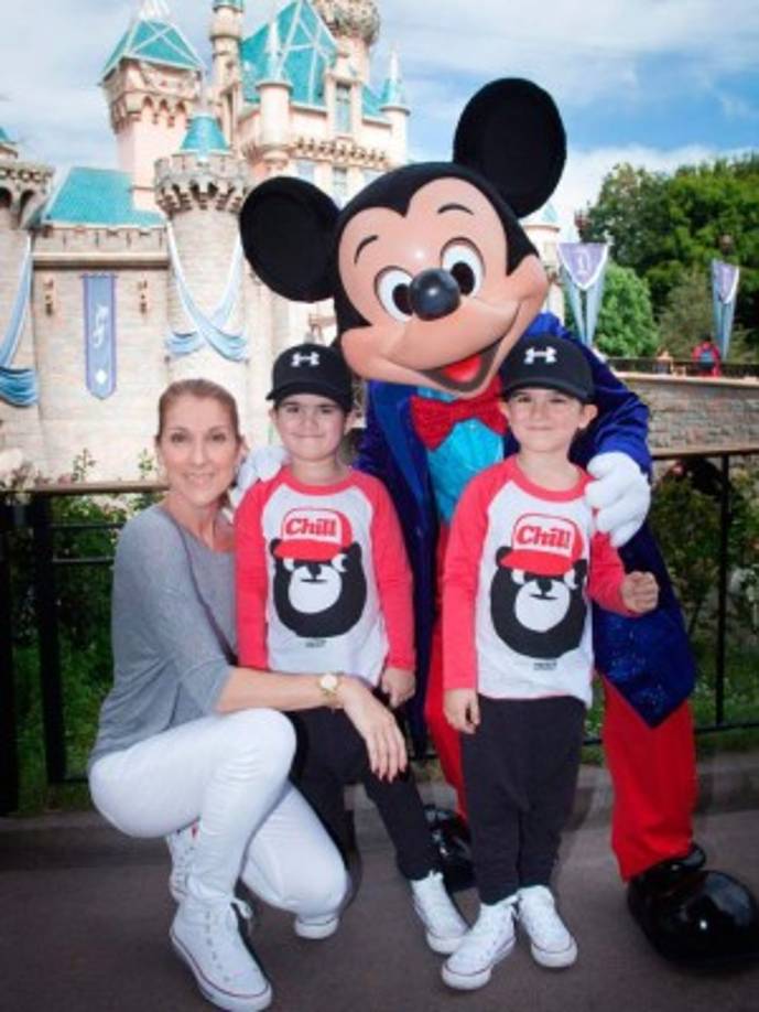 La cantante de 50 años Celine Dion, se convirtió en madre de gemelos a los 42 años. Ellos son Eddy y Nelson