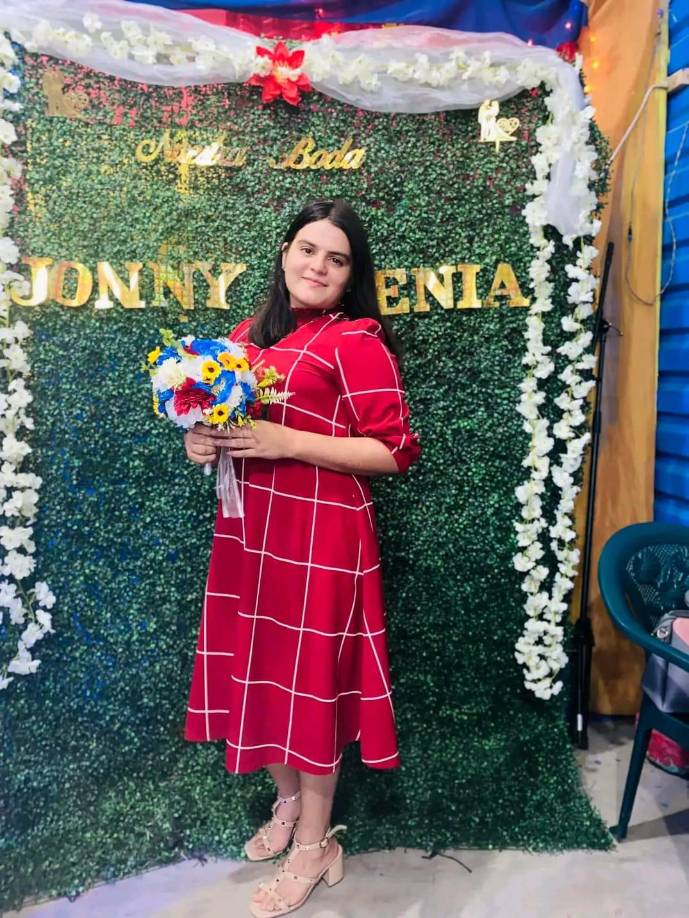 El crimen contra la joven Navarro ha consternado a la comunidad, que se sumó en redes sociales al clamor de justicia. 