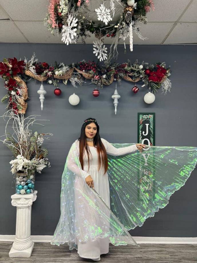 “Con profundo dolor comunicamos que anoche, partió a la presencia del Señor Ana Belpen Aroca, una joven madre de nuestra iglesia”, anunció la iglesia Puerta del Cielo Houston.