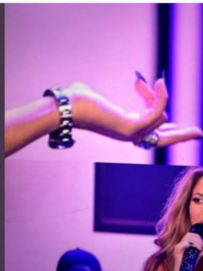 “Cambiaste un Rolex por un Casio”, es parte de lo que dice la intérprete en ese famoso tema que se convirtió en un himno femenino que dejó importantes e inolvidables frases como ‘Las mujeres ya no lloran, las mujeres facturan”. 