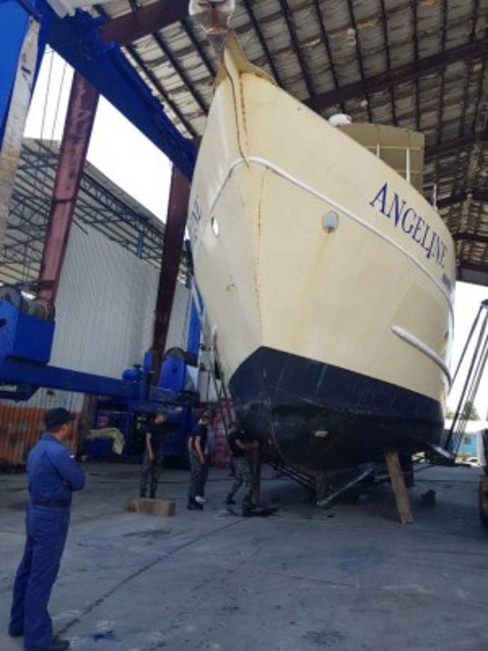 La inspección del barco de nombre Angeline, matrícula 49253-17, inició a eso de la 1:30 pm de ayer por parte del personal de la Fiscalía Especial contra el Crimen Organizado, Dirección Nacional Policial Antidrogas (DNPA) y elementos de la Fuerza Naval.<br/>
