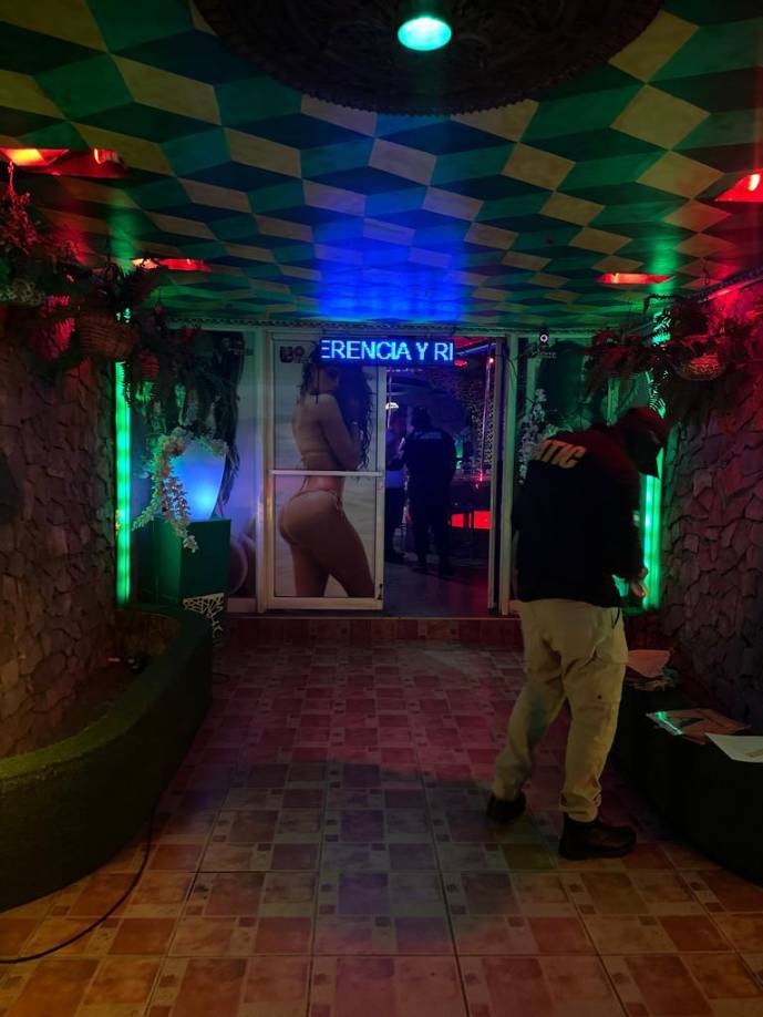 Las mujeres son ofrecidas en distintos servicios de índole sexual, desde bailes eróticos, tragos fichados, presentaciones privadas.
