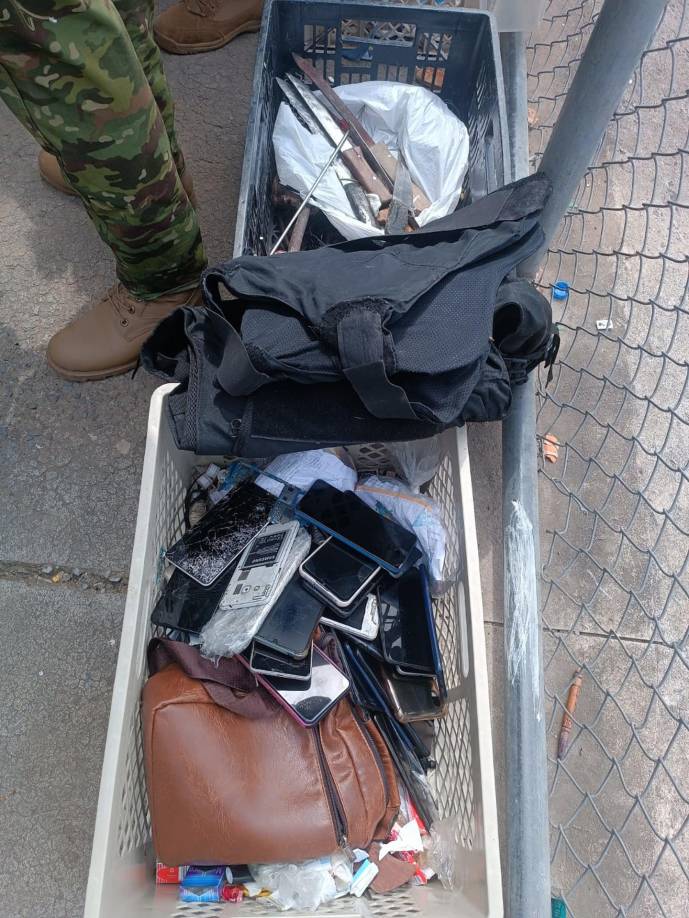 Noboa señaló que su gobierno ha “emprendido acciones” que “permitan recuperar el control” de las cárceles, convertidas en centros de operación de organizaciones del narco que también se disputan el poder a sangre y fuego en las calles. 