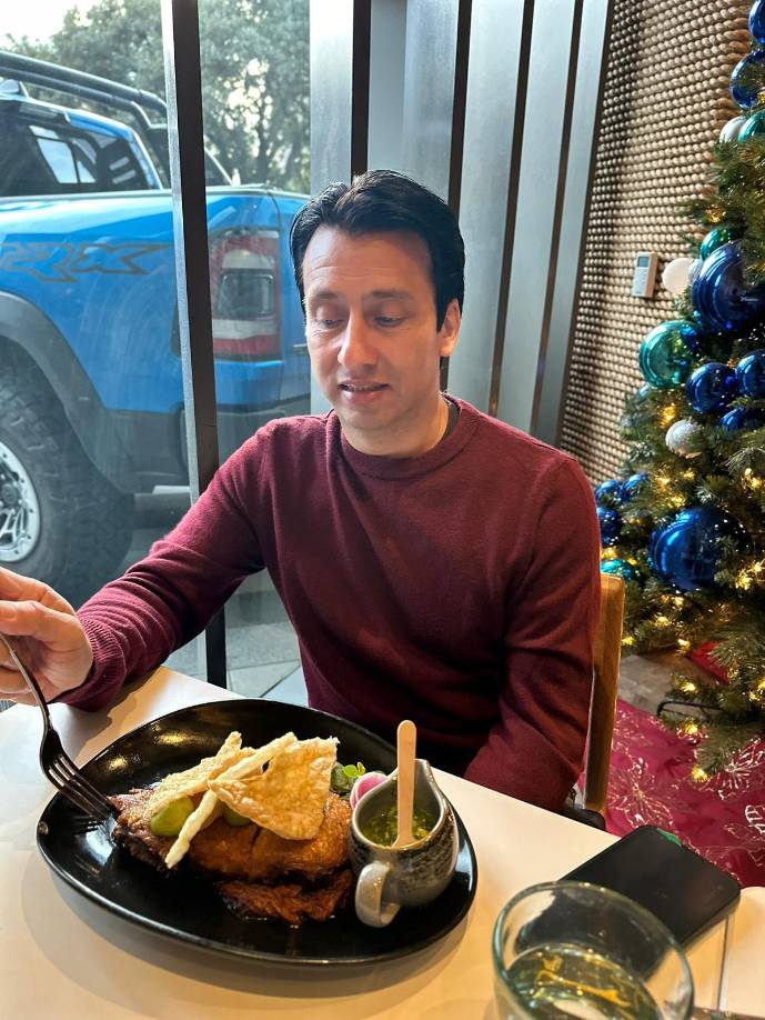 A la 1:00 pm Francis salió del aeropuerto Ramón Villeda Morales y se dirigió a la residencial Villa Real en Villanueva.