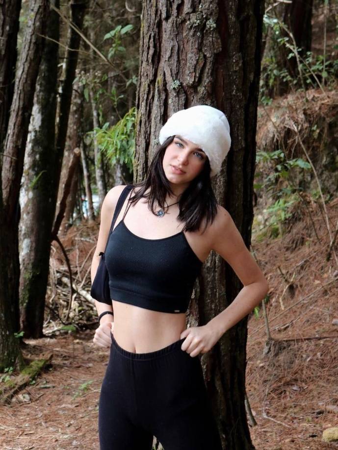 Valentina Boscardin, de 18 años de edad e hija de la famosa presentadora brasileña Marcia Boscardin, murió el domingo en un hospital de Sao Paulo por una trombosis y neumonía derivadas del covid 19.