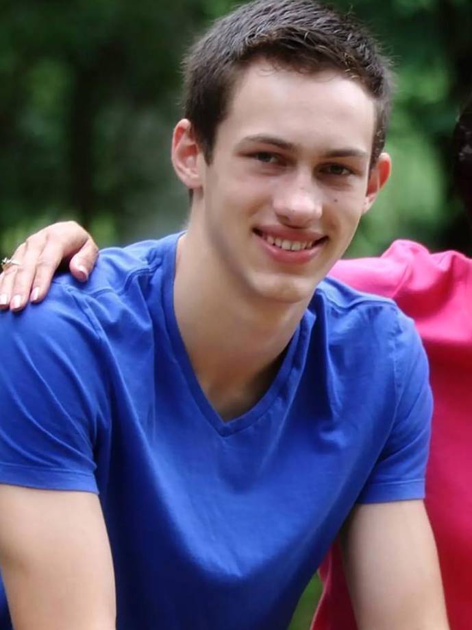 Sturgeon era un trabajador del banco donde llevó a cabo el asalto, para el que utilizó un rifle, y lo transmitió en vivo a través de redes sociales.