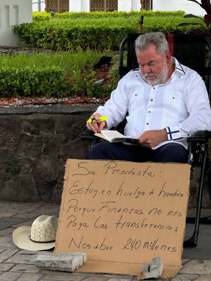 Mientras está en huelga de hambre, el alcalde de San Pedro Sula dijo que estaba leyendo el libro: Ikigai: el secreto japonés para una vida larga y feliz.