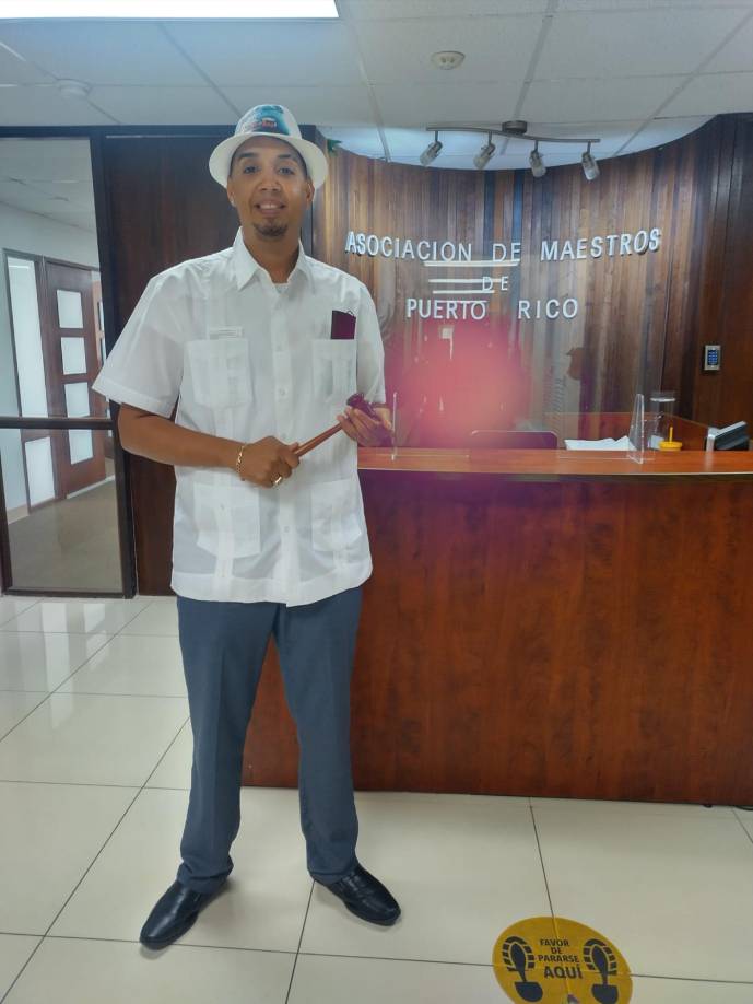 Rubén, de 36 años, fue encontrado en la entrada del baño con una herida de bala en la cabeza. 