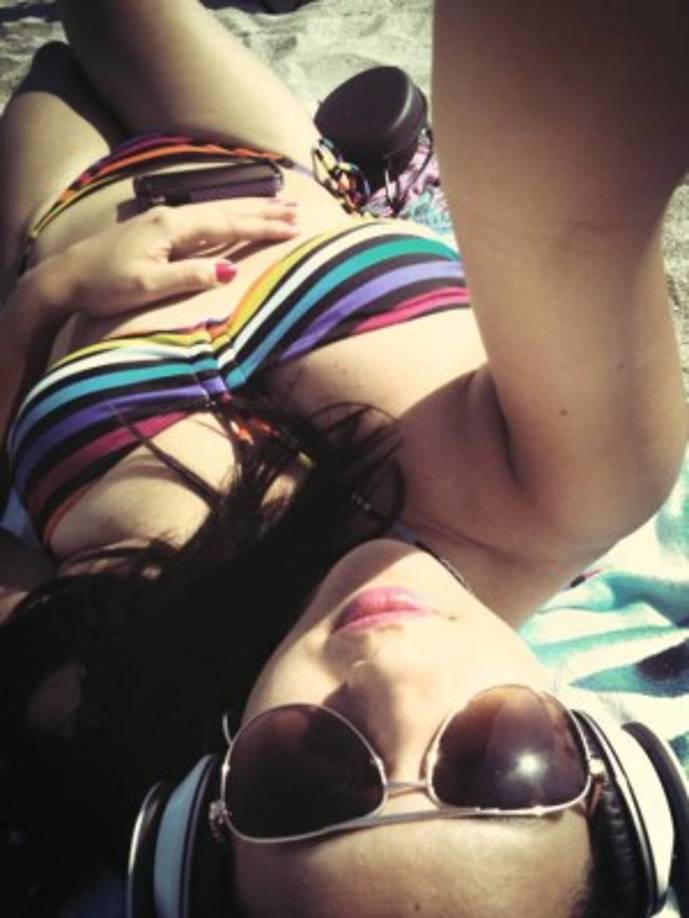 No cabe duda que es una bella comunicadora que hace suspirar a cualquiera. Una guapa catracha que se cartacteriza por su humildad.